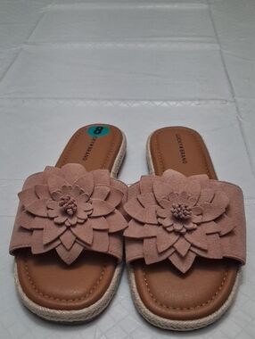 Lucky Brand Size 8M Women's Blush Pink Suede Upper Flower Accent Slide Sandals.